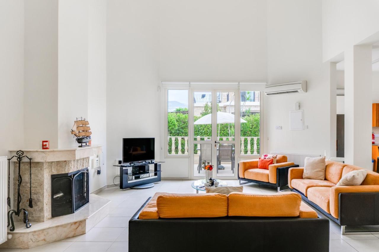 Villa Deja Blue By Ezoria Villas Коръл бей Екстериор снимка