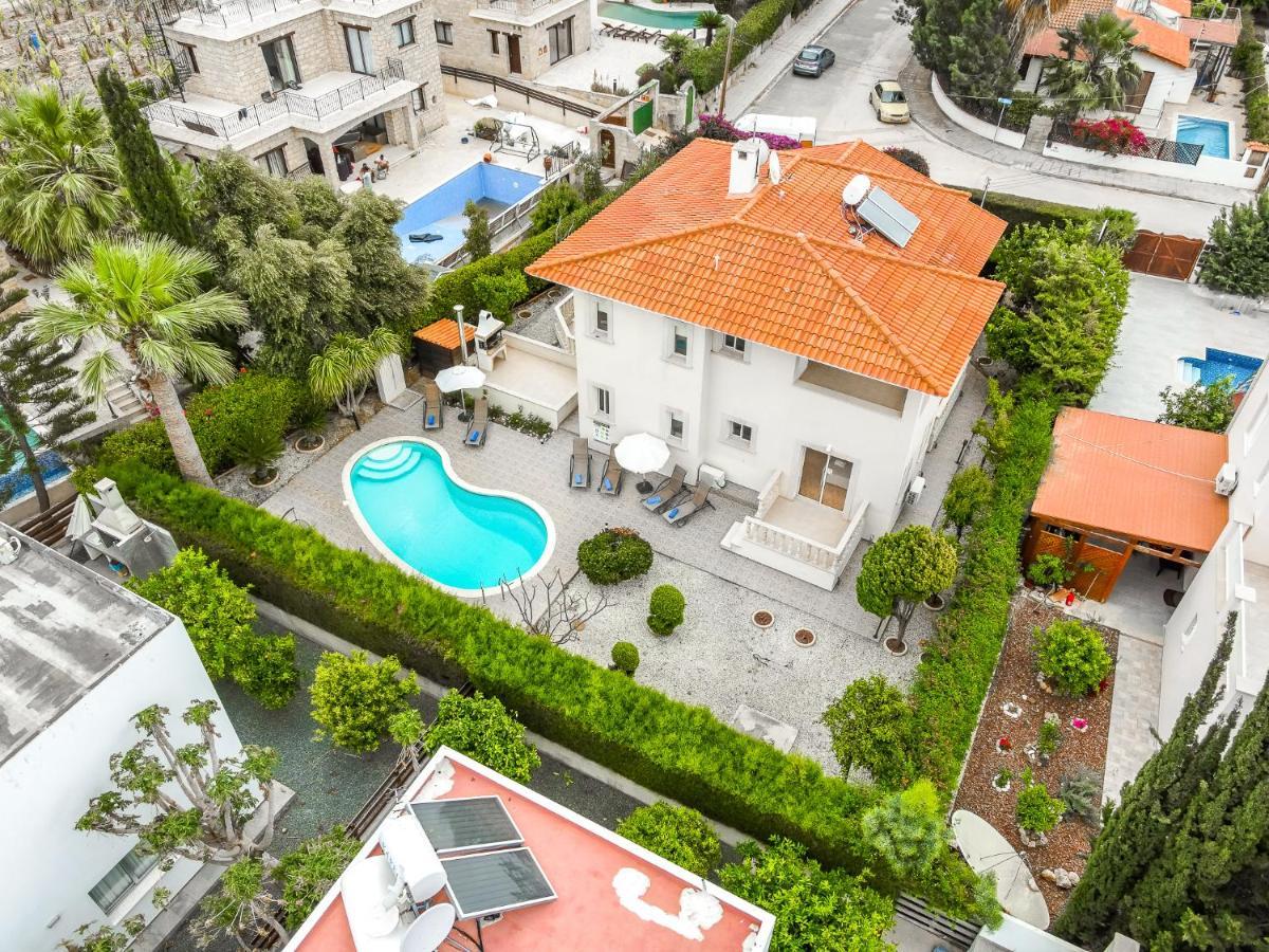 Villa Deja Blue By Ezoria Villas Коръл бей Екстериор снимка