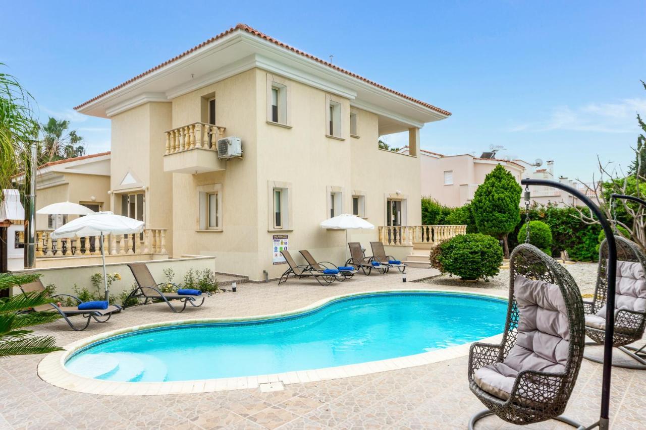 Villa Deja Blue By Ezoria Villas Коръл бей Екстериор снимка