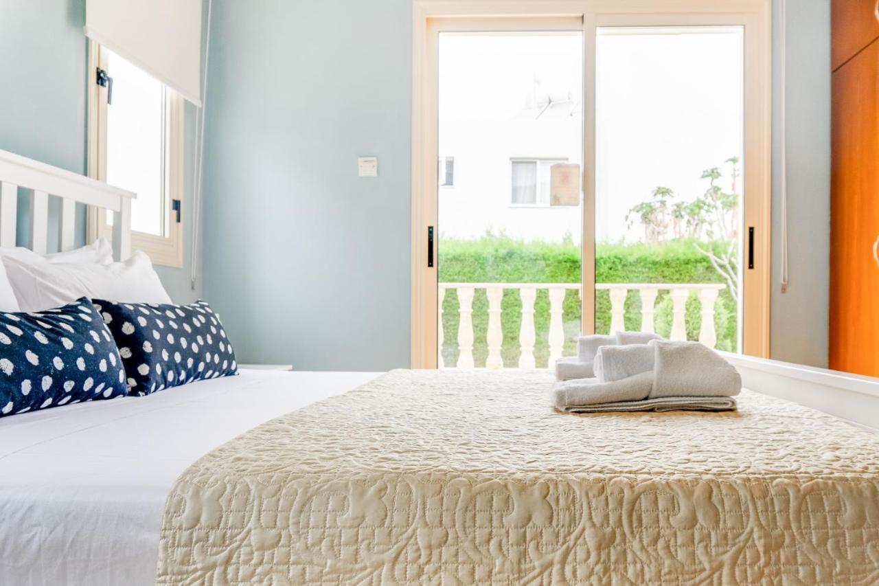 Villa Deja Blue By Ezoria Villas Коръл бей Екстериор снимка